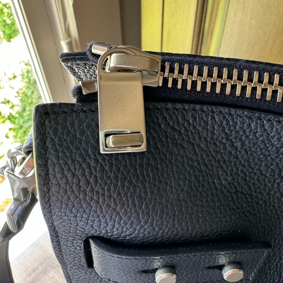 Authentic YSL Sac De Jour North/South - Picture 5 of 11